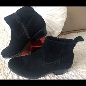 Vionic Water-Resistant Suede Ankle Boots - Vera 8